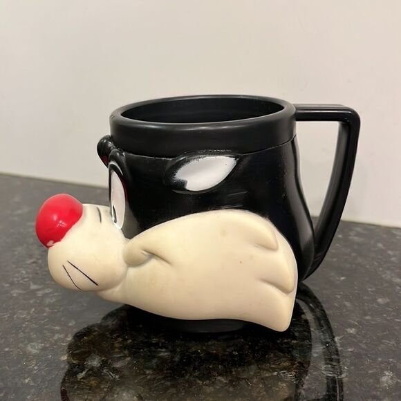 Warner Brothers Sylvester the Cat plastic character mug with handle. - Picture 2 of 6